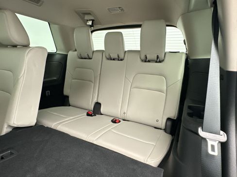 Used 2022 Nissan Pathfinder SL AWD/4WD image 32
