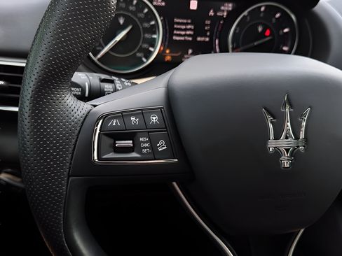 Used 2023 Maserati Levante GT AWD/4WD image 12