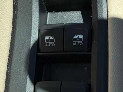 Used 2023 Jeep Grand Cherokee Limited AWD/4WD image 17