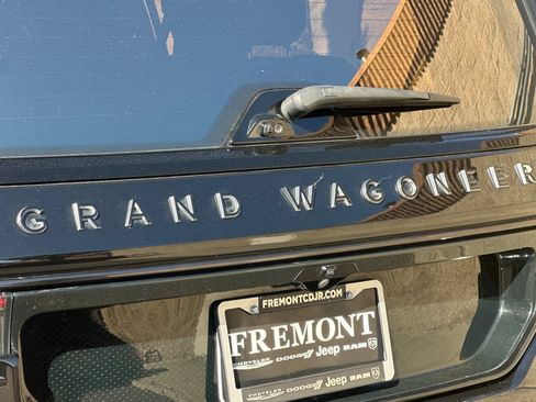 Used 2023 Jeep Grand Wagoneer Series III w/ Quick Order Packagew 28T AWD/4WD image 27