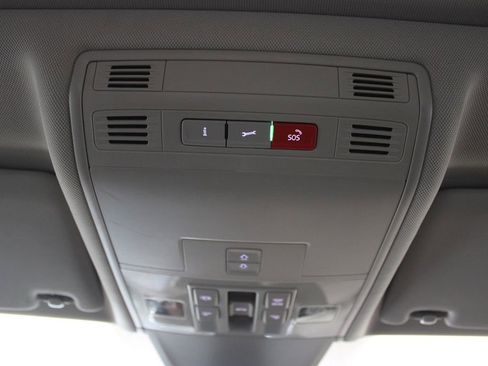 Used 2022 Volkswagen Tiguan SE w/ Panoramic Sunroof Package AWD/4WD image 34