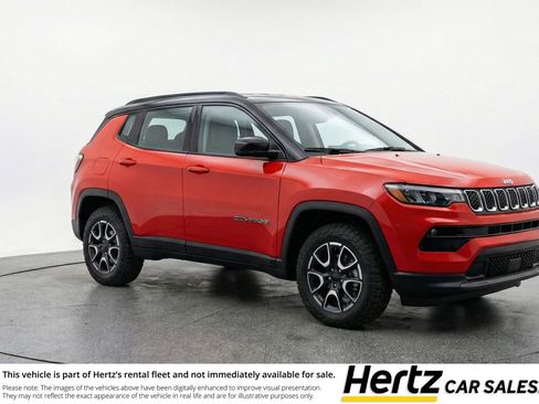 Used 2025 Jeep Compass Trailhawk image 1
