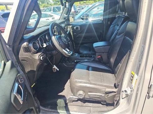 Used 2021 Jeep Wrangler Unlimited Sahara AWD/4WD image 4