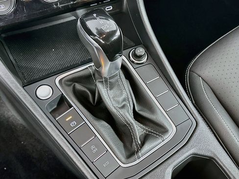 Used 2024 Volkswagen Jetta SE FWD image 24
