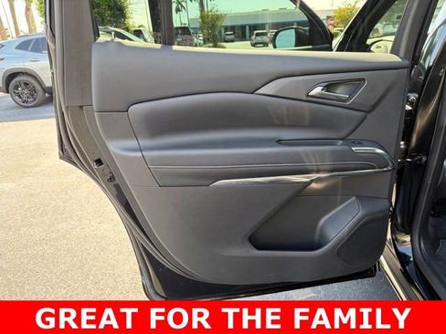 Used 2025 Chevrolet Traverse LT w/ Sun and Wheel Package FWD image 13