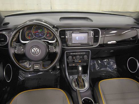 Used 2018 Volkswagen Beetle 2.0T Dune FWD image 4