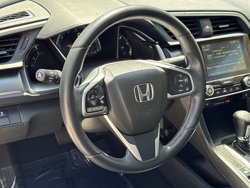 Used 2018 Honda Civic Touring image 4