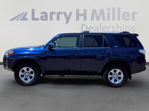 Used 2020 Toyota 4Runner SR5 AWD/4WD image 2