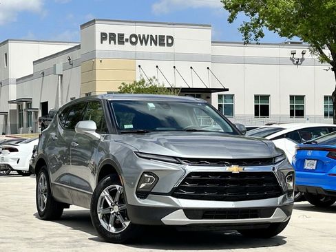 Used 2025 Chevrolet Blazer LT AWD/4WD image 2