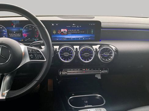 Used 2025 Mercedes-Benz CLA 250 image 8