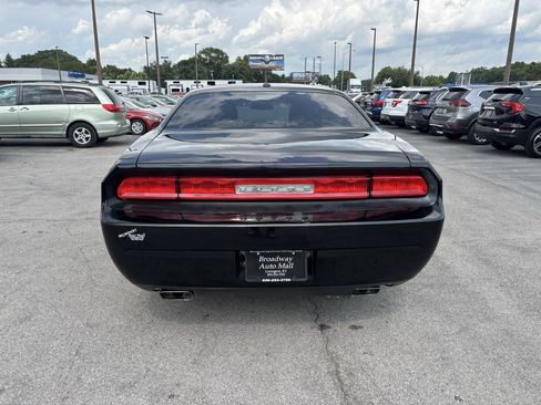 Used 2014 Dodge Challenger SXT RWD image 4
