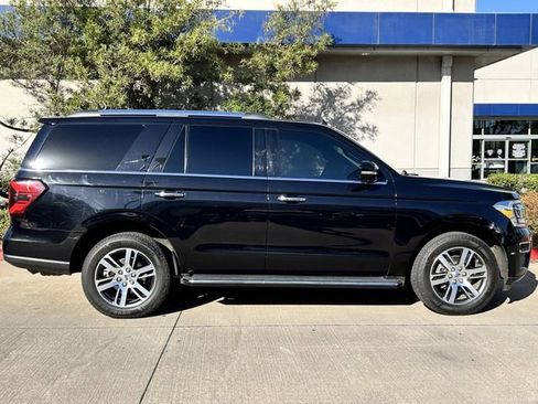 Used 2022 Ford Expedition Limited image 3