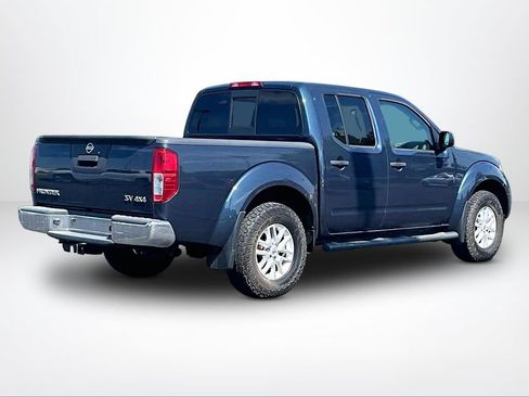 Used 2015 Nissan Frontier SV AWD/4WD image 2