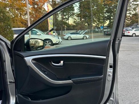 Used 2015 Hyundai Elantra GT w/ Option Group 03 image 14