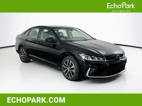 Used 2025 Volkswagen Jetta SE FWD image 1