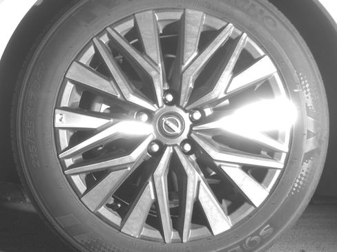 Used 2025 Nissan Altima 2.5 SV FWD image 15