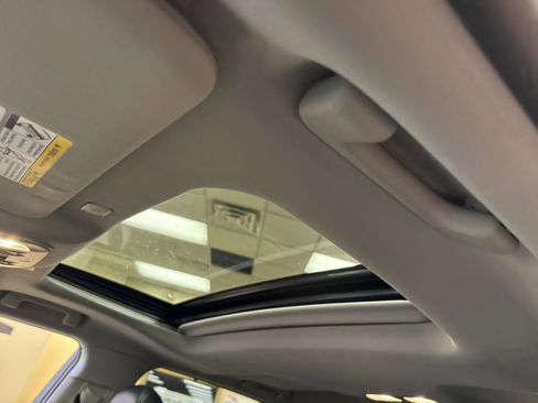 Used 2023 Toyota Highlander XLE image 6