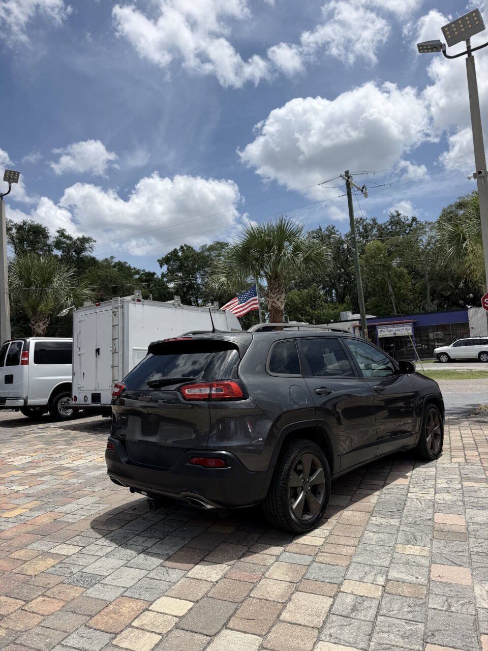 Used 2017 Jeep Cherokee 75th Anniversary FWD image 6