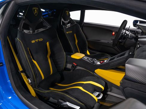 Used 2022 Lamborghini Huracan STO RWD image 66