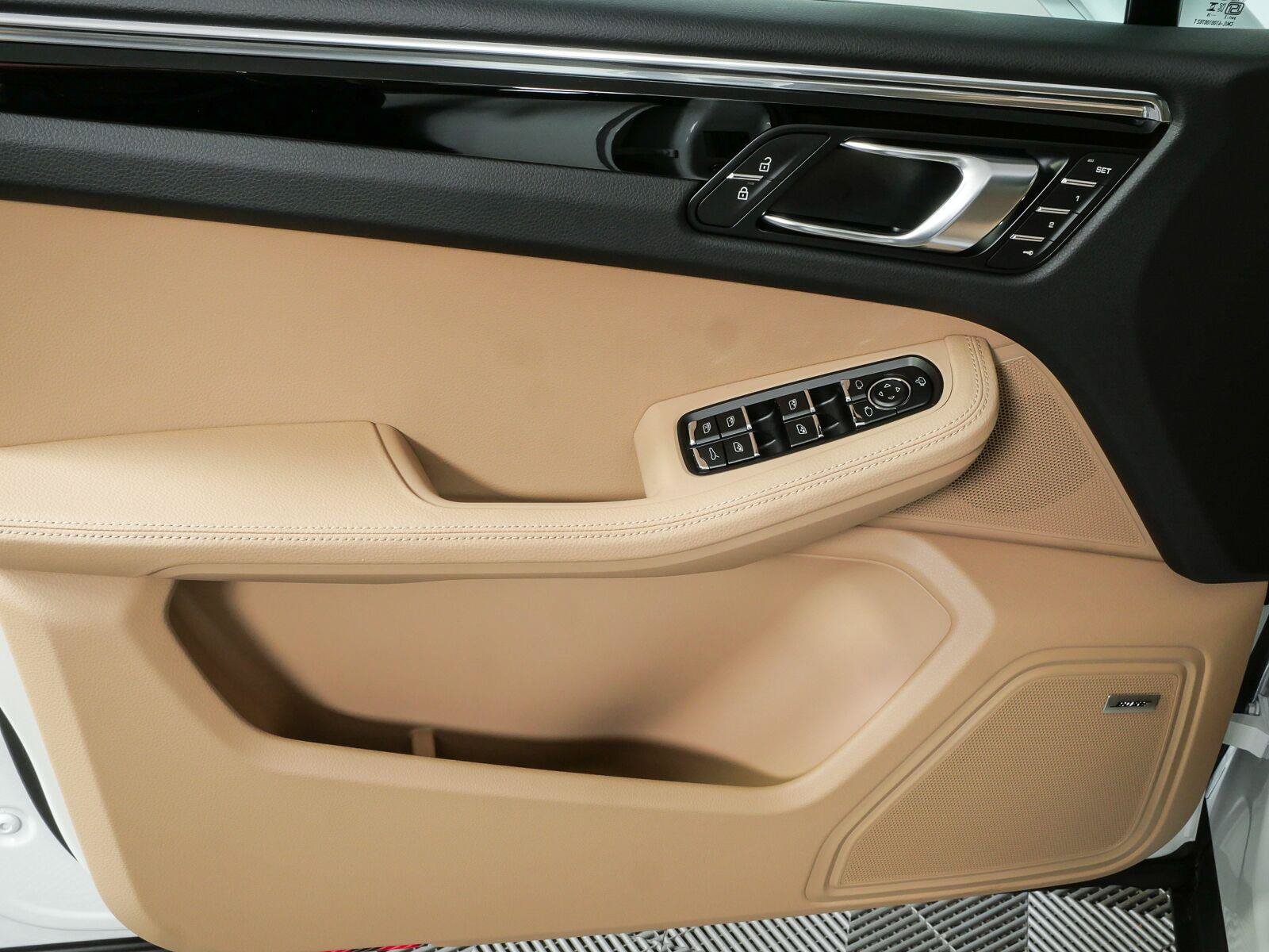 New 2026 Porsche Macan Turbo AWD/4WD image 6