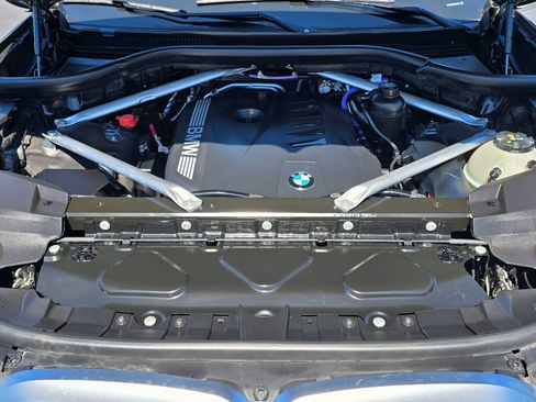 Used 2024 BMW X7 xDrive40i image 9