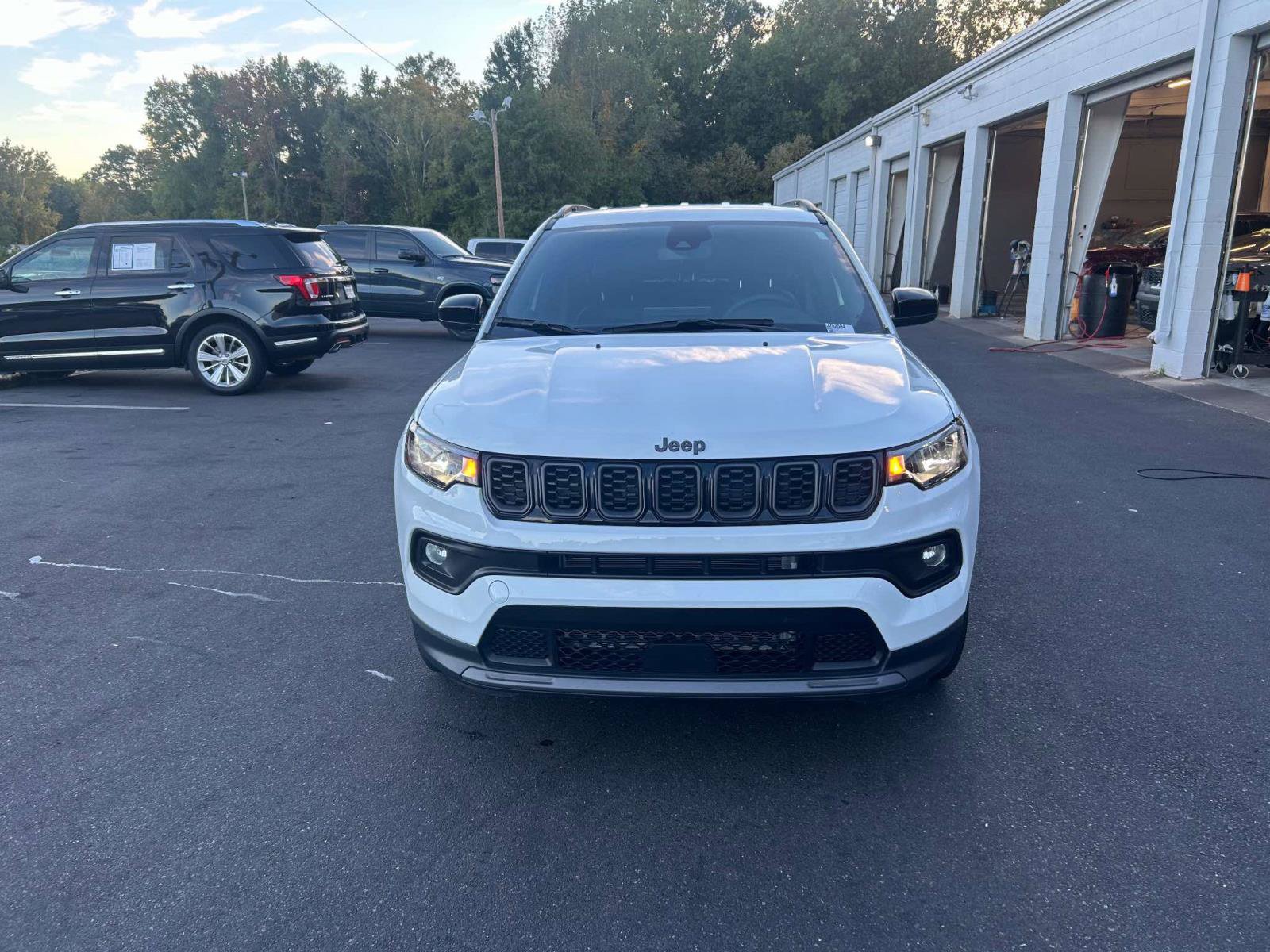 Used 2026 Jeep Compass Latitude AWD/4WD image 7