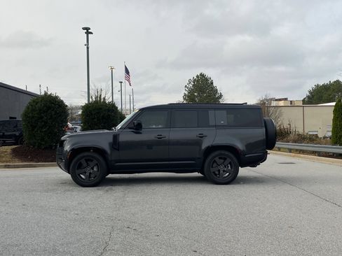 Used 2023 Land Rover Defender 130 X-Dynamic SE image 15