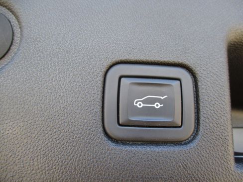 Used 2024 Chevrolet Equinox LT image 40