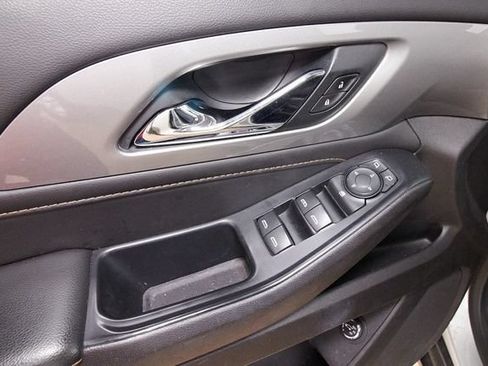 Used 2021 Chevrolet Traverse LT AWD/4WD image 11