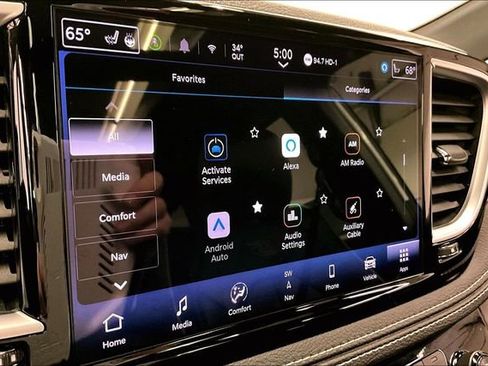 Used 2025 Chrysler Pacifica Limited image 36