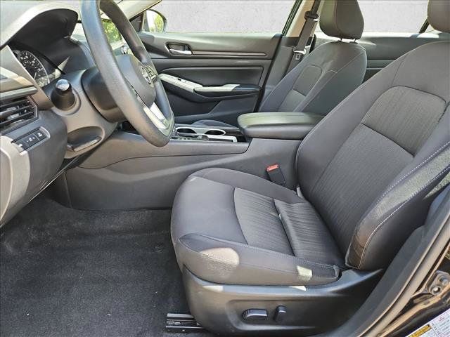 Used 2024 Nissan Altima 2.5 SV FWD image 15
