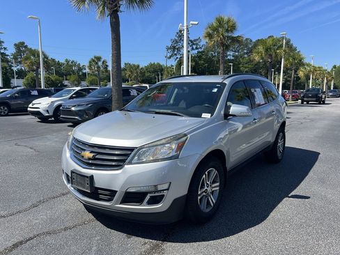 Used 2017 Chevrolet Traverse LT w/ Traveler's Package AWD/4WD image 5