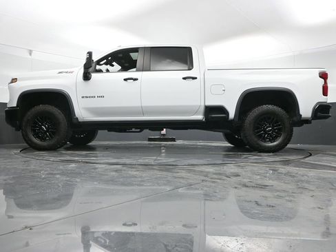 Used 2024 Chevrolet Silverado 2500 ZR2 w/ Technology Package image 51