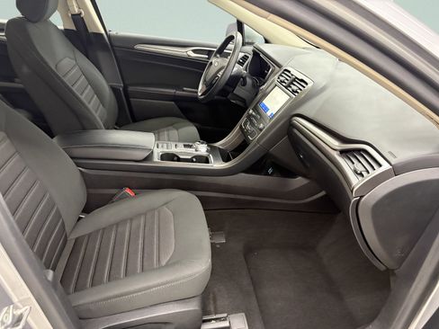 Used 2020 Ford Fusion SE image 19