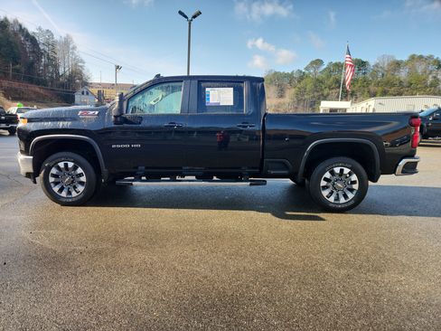 Used 2021 Chevrolet Silverado 2500 LT w/ Convenience Package image 4