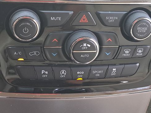 Used 2019 Jeep Grand Cherokee Overland AWD/4WD image 23