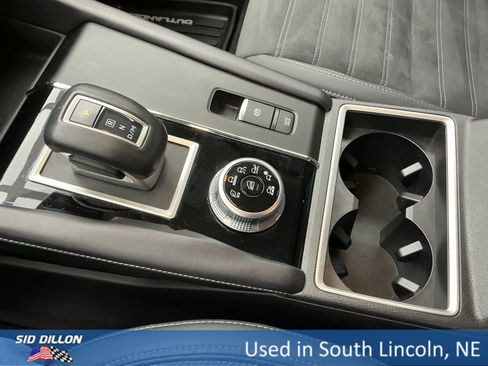 Used 2023 Mitsubishi Outlander SE image 25