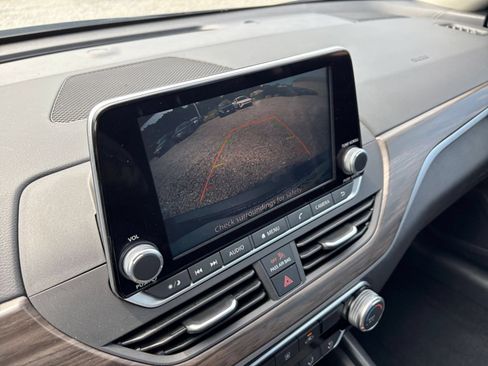 Used 2025 Nissan Altima 2.5 SV FWD image 22