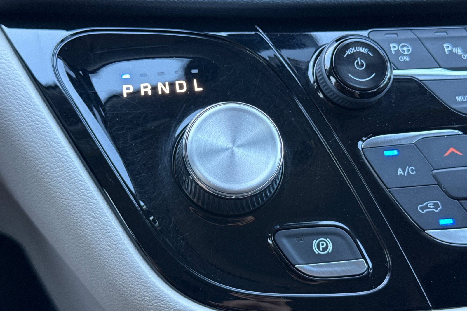 Used 2019 Chrysler Pacifica Touring Plus w/ Advanced Safetytec Group FWD image 34