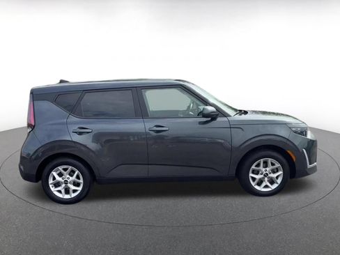 Used 2025 Kia Soul LX w/ LX Technology Package FWD image 16