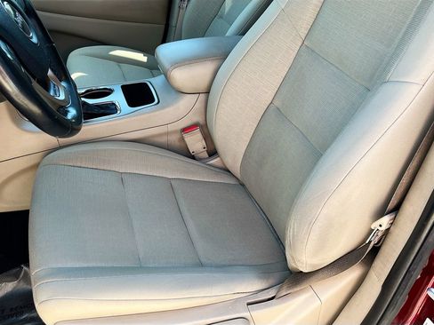 Used 2016 Jeep Grand Cherokee Laredo AWD/4WD image 17