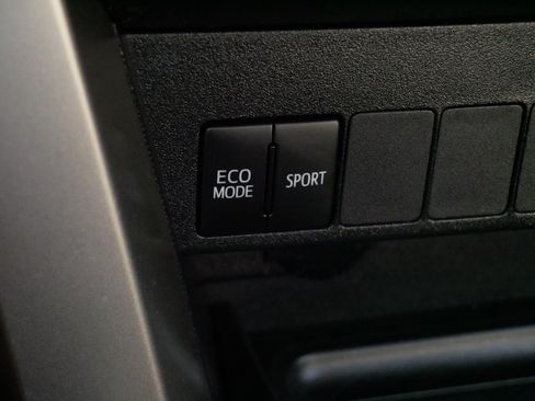 Used 2013 Toyota RAV4 LE AWD/4WD image 28