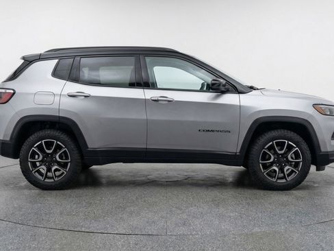 Used 2025 Jeep Compass Trailhawk AWD/4WD image 11
