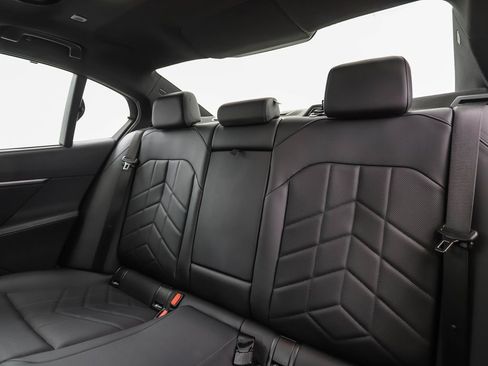 Certified 2025 BMW i5 xDrive40 w/ M Sport Package image 23