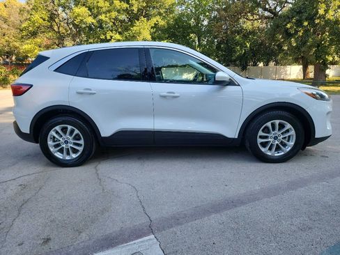 Used 2021 Ford Escape SE image 11