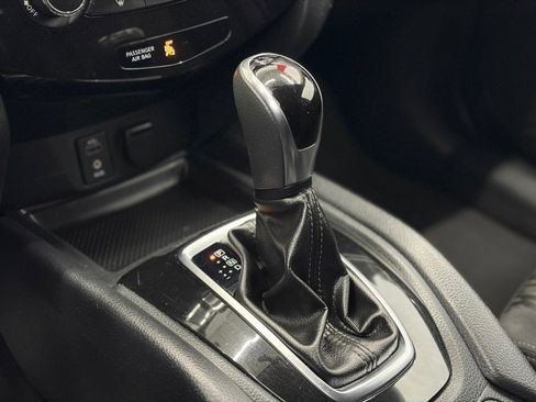 Used 2017 Nissan Rogue S image 25