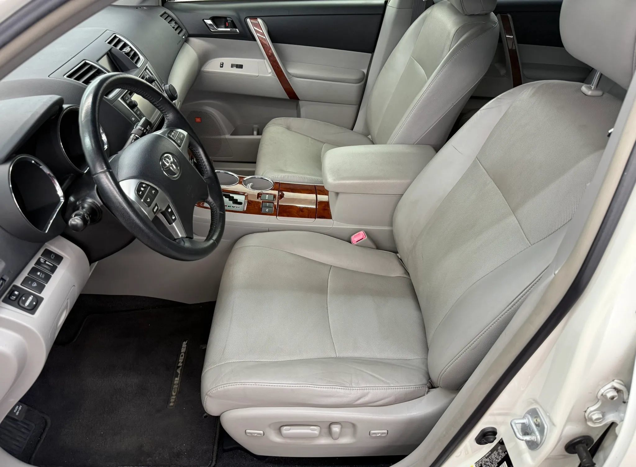 Used 2013 Toyota Highlander Limited AWD/4WD image 15