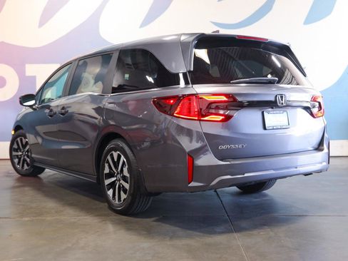 Used 2026 Honda Odyssey EX-L image 2