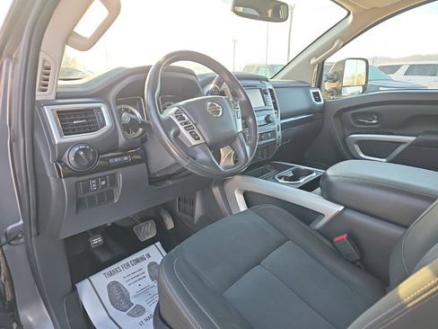 Used 2018 Nissan Titan SV w/ SV Convenience Package image 13