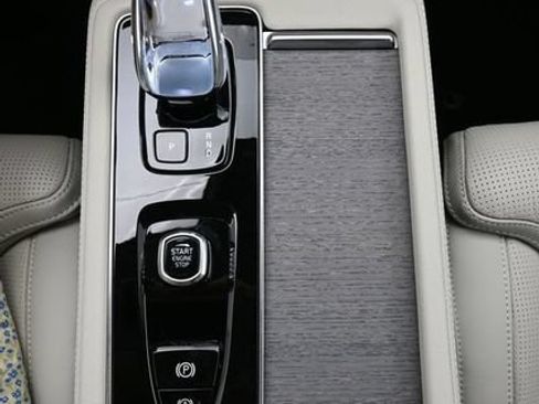 New 2026 Volvo XC90 T8 Ultra w/ Protection Package Premier AWD/4WD image 11